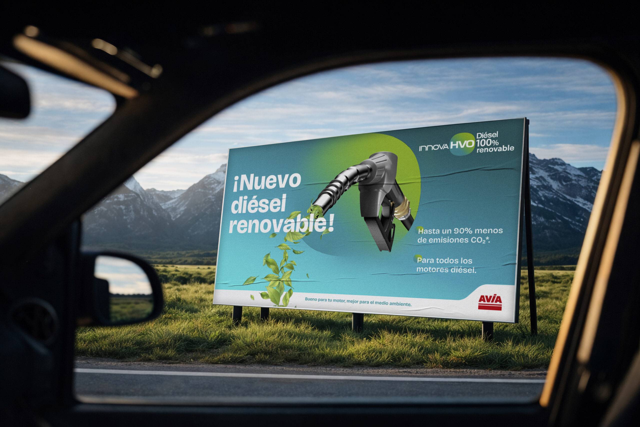 Valla publicitaria de AVIA Innova HVO junto a la carretera con campaña de diésel renovable